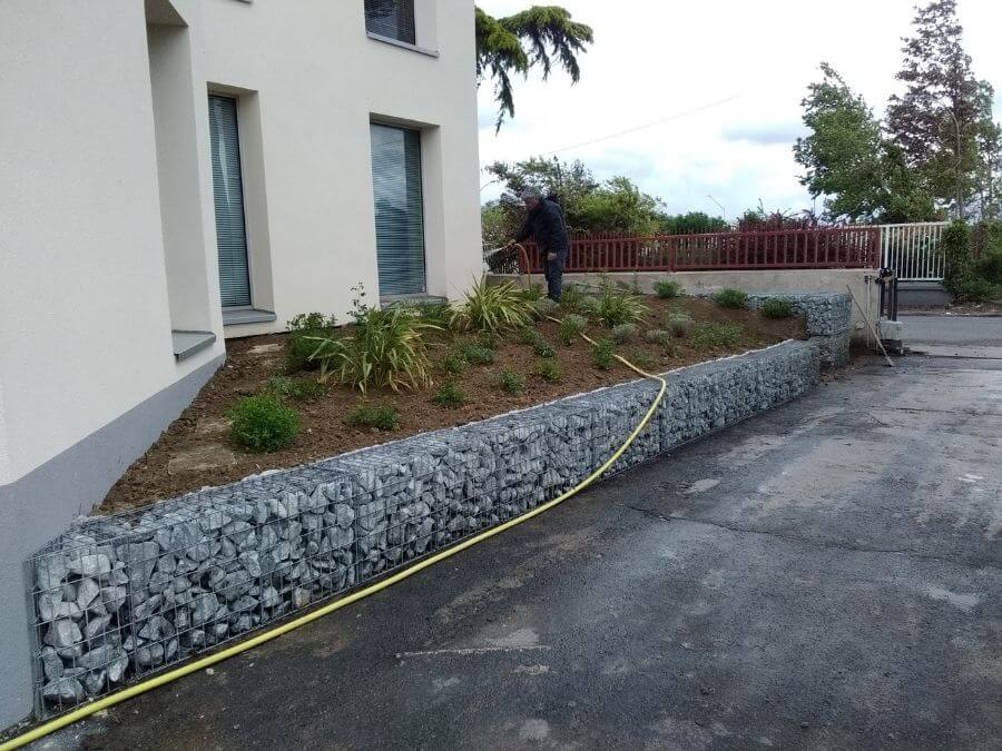Pose de soutainnement en gabions pour une entreprise en Seine et Marne