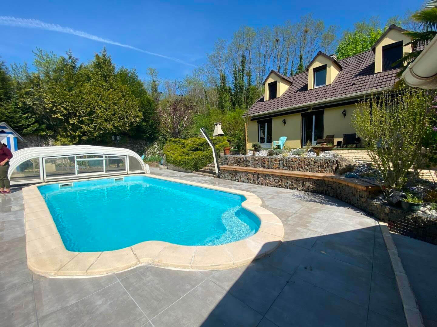 Création d'une terrasse autour d'une piscine