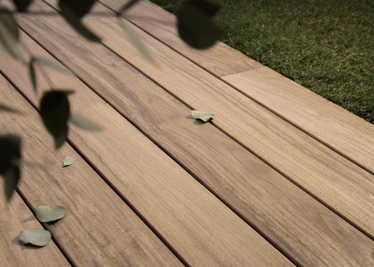 Découvrez nos conseils pour entretenir votre terrasse et garantir sa durabilité. Apprenez à préserver votre espace extérieur toute l'année.