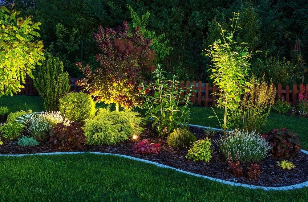 Découvrez des idées d’éclairage extérieur pour sublimer votre jardin la nuit et créer une ambiance chaleureuse, esthétique et sécurisée.